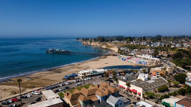1901 Courtyard Drive, Capitola CA: https://media.crmls.org/mediaz/128ab175-bee5-4de9-8cf9-d0cf99f6b853.jpg