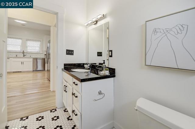 1039 Elsinore, Oakland CA: https://media.crmls.org/mediaz/128ab916-5320-443a-b351-931aedf144c9.jpg