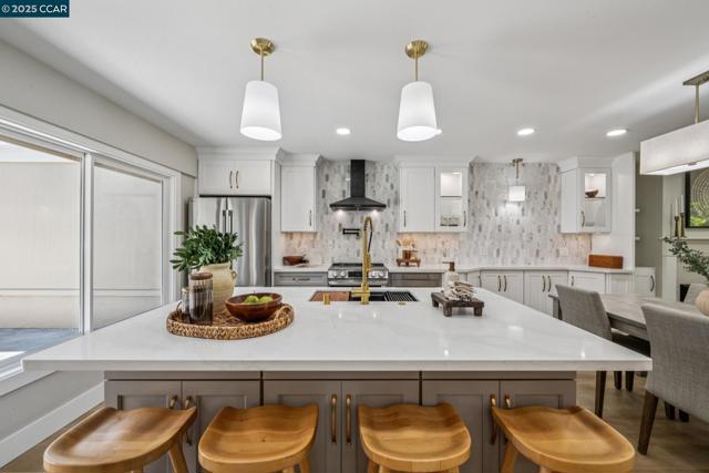 1736 Golden Rain Rd, Walnut Creek CA: https://media.crmls.org/mediaz/128aebc6-982d-4cf7-b65e-5090692a86f0.jpg