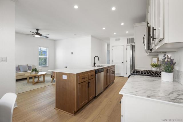 7025 San Bartolo St, Carlsbad CA: https://media.crmls.org/mediaz/128b1641-9eec-413d-8b3c-bf5da420382f.jpg