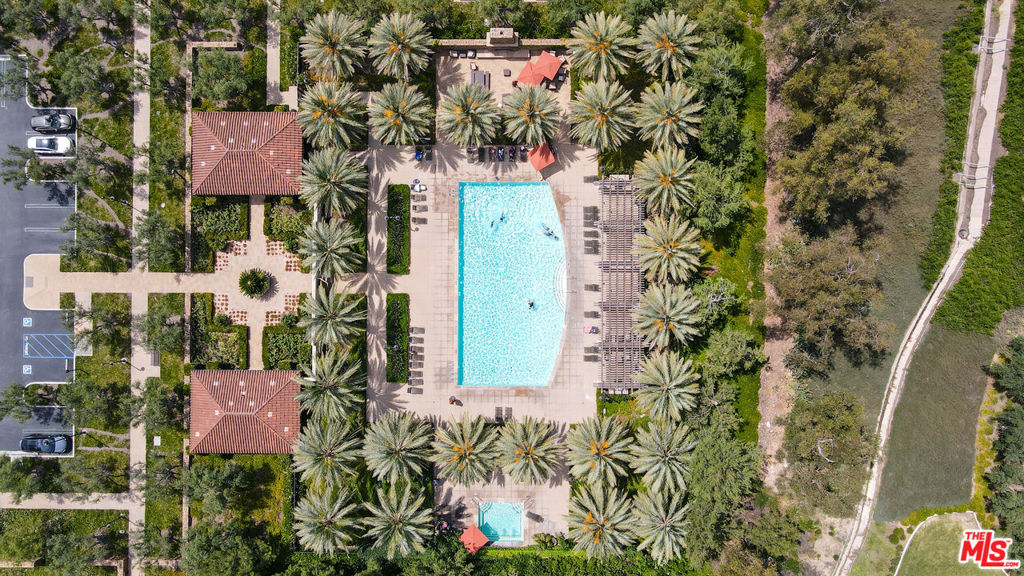 https://media.crmls.org/mediaz/128bc48f-0ab0-4427-a579-1b368caac20b.jpg?preset=X-Large
