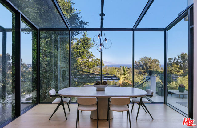 7052 Dume Drive, Malibu CA: https://media.crmls.org/mediaz/128bf7e3-cd9b-4a5f-ba11-b5dc3ce113e8.jpg
