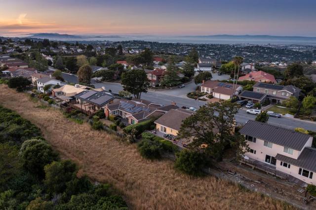 150 Crestview Drive, San Carlos CA: https://media.crmls.org/mediaz/128c3dd1-6918-43b9-9242-92f59f80ea27.jpg