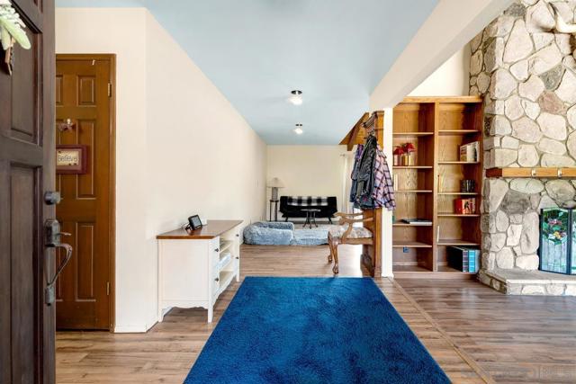 25980 Forest Dr, Escondido CA: https://media.crmls.org/mediaz/128c5759-3a99-4e08-8918-9d7b74aff73a.jpg