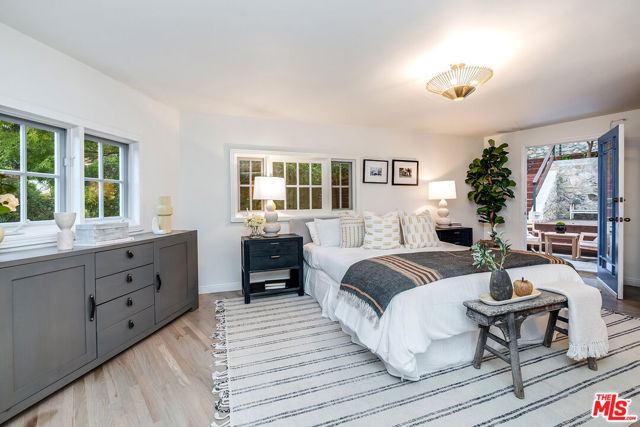 2620 Rutherford Drive, Los Angeles CA: https://media.crmls.org/mediaz/128c6413-ac8b-4511-9a10-e9dc6e91423f.jpg