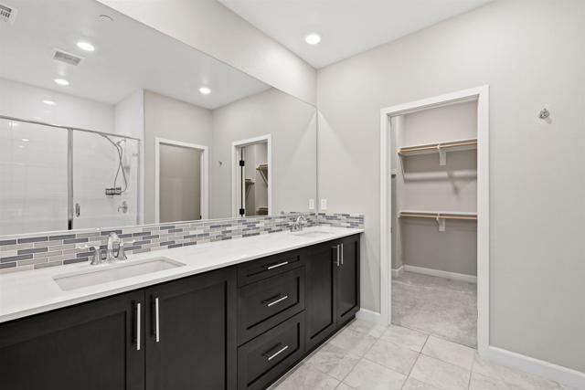 Detail Gallery Image 11 of 34 For 1118 Delpy View, Vista,  CA 92084 - 3 Beds | 2/1 Baths