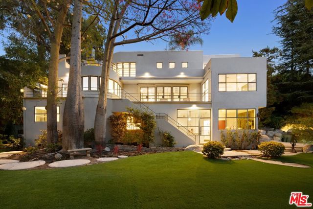 2477 Canyon Oak Drive, Los Angeles CA: https://media.crmls.org/mediaz/128d8419-890b-45de-bbde-a57aafb605a5.jpg