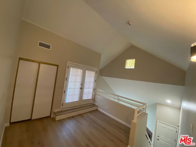 435 E Tamarack Avenue, Inglewood CA: https://media.crmls.org/mediaz/128db11e-9093-48fa-9252-4f7bad54f6b4.jpg