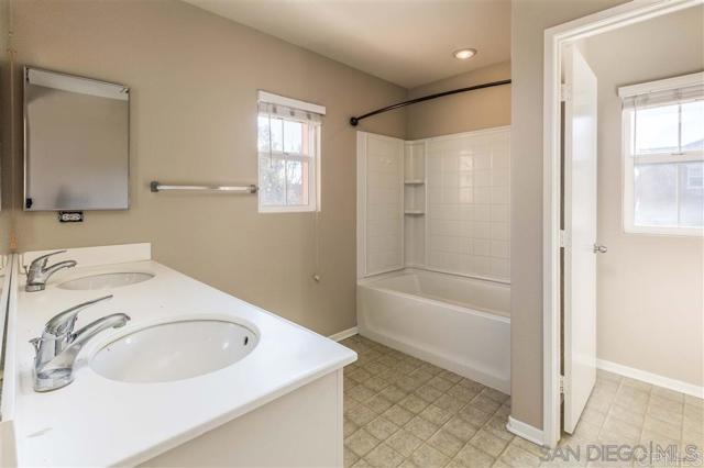 Detail Gallery Image 6 of 21 For 1441 Levant Ln Unit 5, Chula Vista,  CA 91913 - 3 Beds | 2/1 Baths