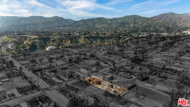 410 Via De La Paz, Pacific Palisades CA: https://media.crmls.org/mediaz/128e5a38-c8d1-4baf-8b2d-a831664121d8.jpg