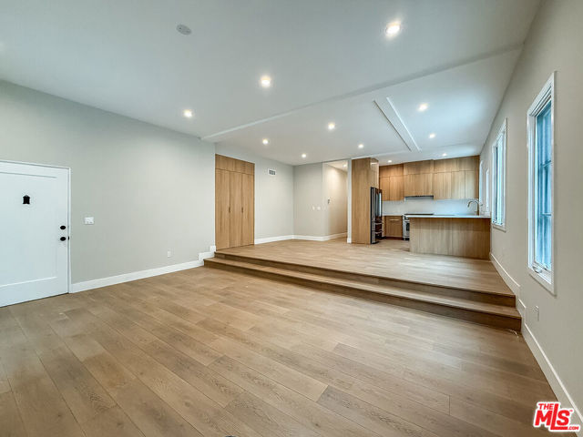 150 N Arnaz Drive, Beverly Hills CA: https://media.crmls.org/mediaz/128fc196-359d-4b18-ab66-5d54e09453dd.jpg