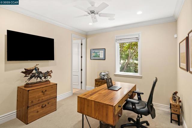 2540 Caballo Ranchero Dr, Diablo CA: https://media.crmls.org/mediaz/128ffe29-8cf0-4353-9c13-044d737d6481.jpg