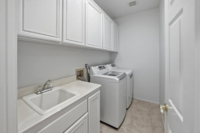 Image 33 of 42 For 78663 Como Court