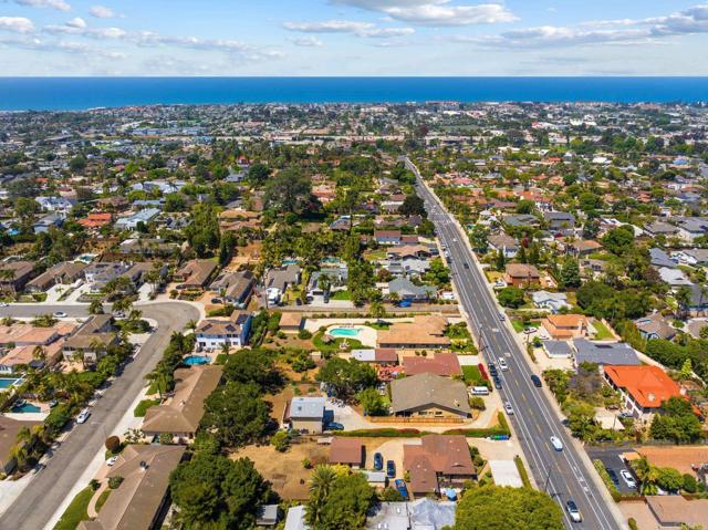 1565 Chestnut Avenue, Carlsbad CA: https://media.crmls.org/mediaz/1290d141-6c97-4535-88b9-ef63be423fe8.jpg