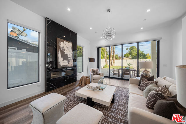 5812 Willis Avenue, Sherman Oaks CA: https://media.crmls.org/mediaz/12912950-f19b-488e-b094-f77a683d4cc9.jpg