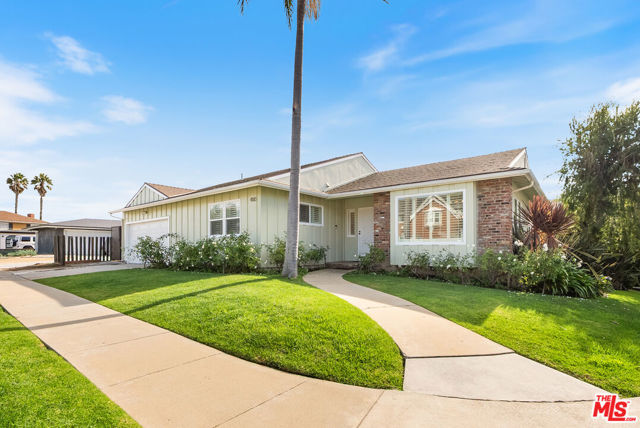 4180 Mount Vernon Drive, View Park CA: https://media.crmls.org/mediaz/12919f34-45bc-4e60-90fd-0e93d3898999.jpg