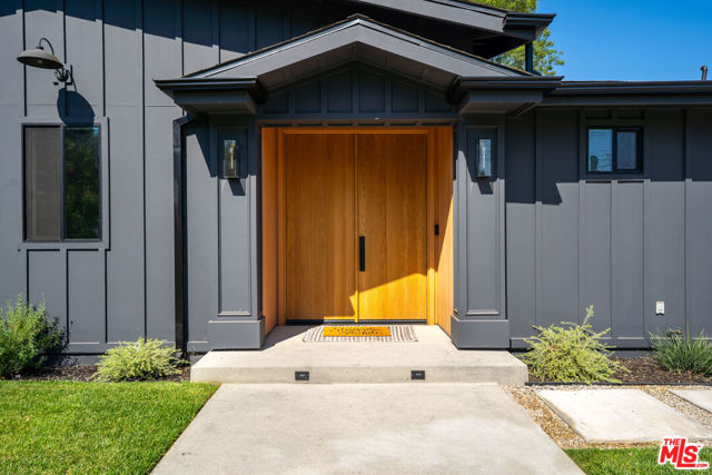 20215 Lorenzana Drive, Woodland Hills CA: https://media.crmls.org/mediaz/1291abe6-e4b7-4f16-906c-ed11ade3ce1d.jpg