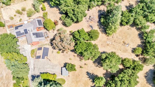 17900 China Grade Road, Boulder Creek CA: https://media.crmls.org/mediaz/1291e326-bbf0-41c4-ab27-7a25a5e8f807.jpg