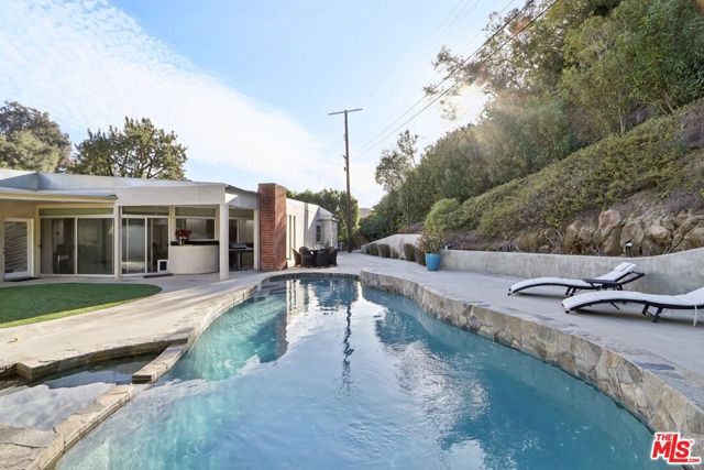 15539 Hamner Drive, Los Angeles CA: https://media.crmls.org/mediaz/1292aa36-3413-48e6-b2a9-93e332a81891.jpg