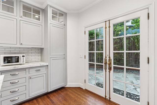 Image 30 of 59 For 806 Northvale Rd
