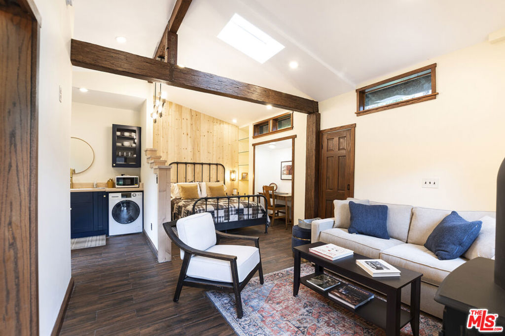 1722 1/2 N Stanley Avenue