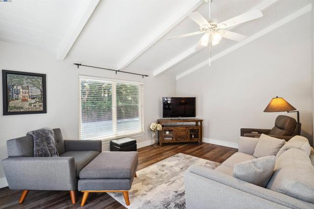 Image 14 of 31 For 1296 Vintner Way