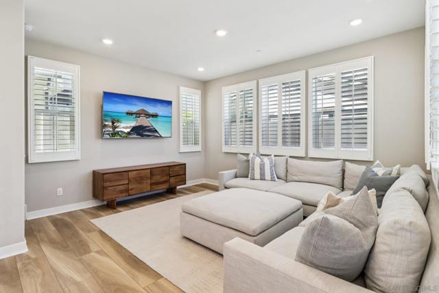 6698 Spartina Ct, Carlsbad CA: https://media.crmls.org/mediaz/12944209-4800-4aef-b60d-78a607ad50e4.jpg