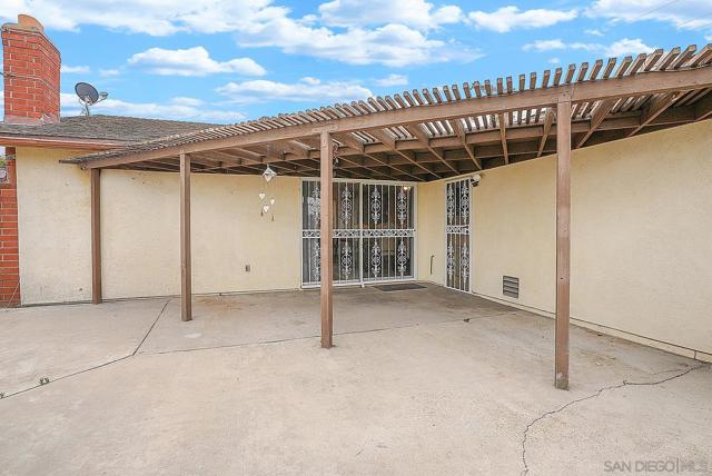 945 Nacion Avenue, Chula Vista CA: https://media.crmls.org/mediaz/12951961-12d4-49d7-928a-27eb99accf69.jpg