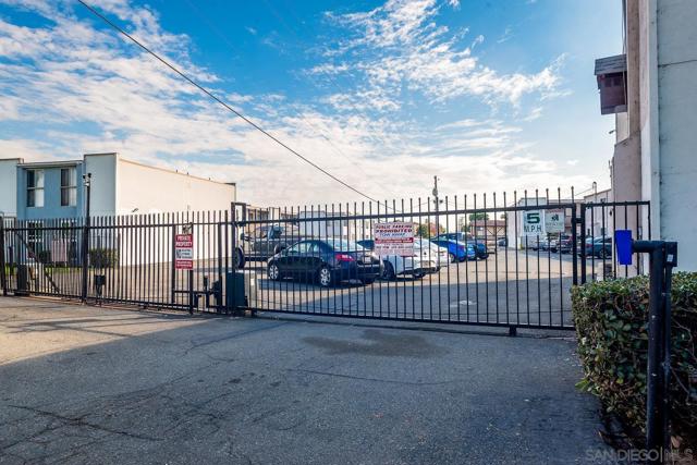 279 Moss St, Chula Vista CA: https://media.crmls.org/mediaz/12951f39-15e0-4c3b-878f-e5b118b11349.jpg