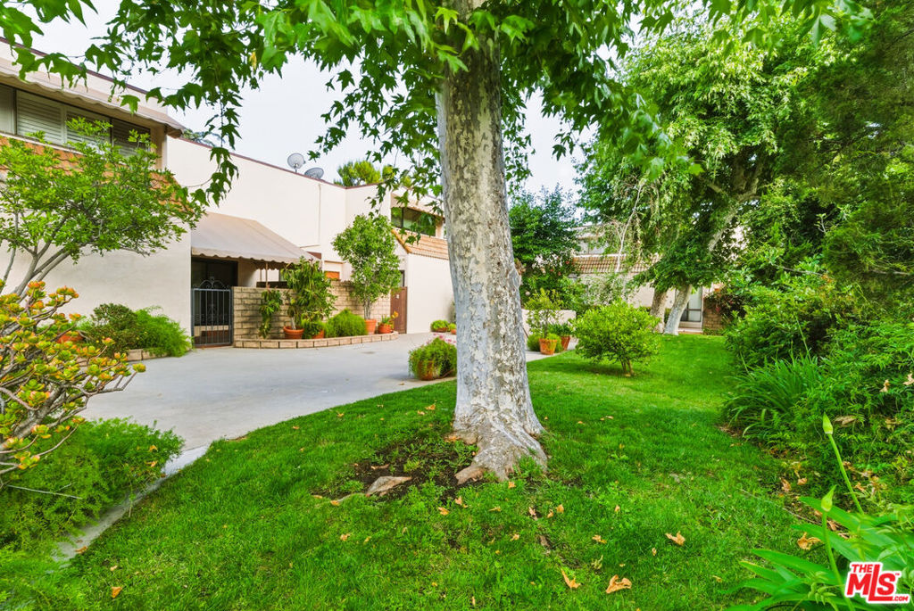 5243 Yarmouth Avenue #31