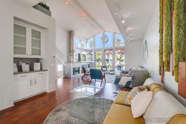 1016 1st St, Coronado CA: https://media.crmls.org/mediaz/12959a8d-7453-451a-a388-7eb48d36bdbf.jpg