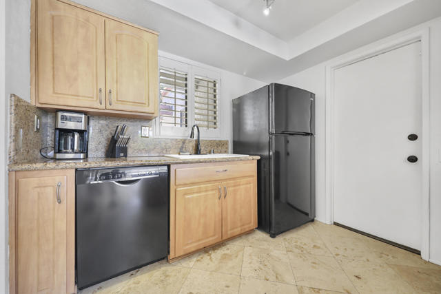 1385 E Via Escuela, Palm Springs CA: https://media.crmls.org/mediaz/1295de5d-5971-40ad-9c0d-54516b9079ab.jpg