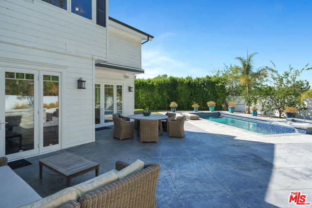 19633 Wells Drive, Tarzana CA: https://media.crmls.org/mediaz/12967ac3-6b74-4be4-a0a7-5f9ffd3c2774.jpg