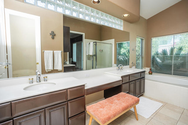 78970 Del Monte Court, La Quinta CA: https://media.crmls.org/mediaz/1296badc-bcc1-4696-afb5-ca54dadeb10c.jpg