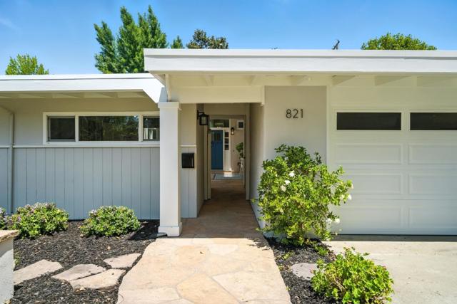 821 E Meadow Drive, Palo Alto CA: https://media.crmls.org/mediaz/1297506e-d6ec-4e77-8715-59d81972fc77.jpg