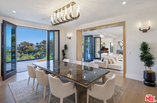 7052 Dume Drive, Malibu CA: https://media.crmls.org/mediaz/12980a8d-7ffe-4bf5-8f6f-ae5adf595d9e.jpg