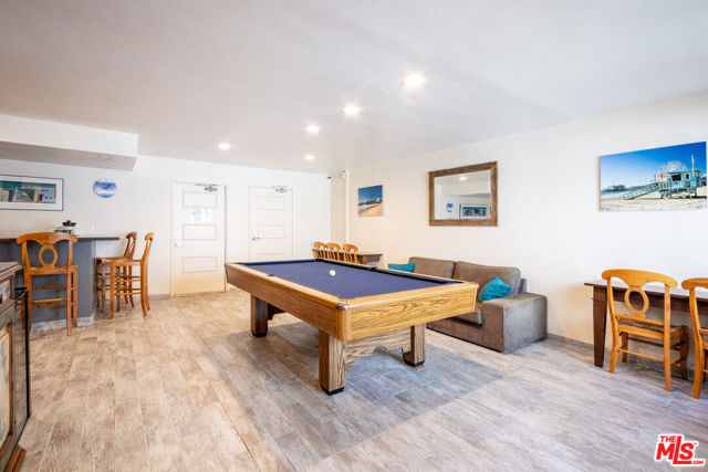 2721 2nd Street, Santa Monica CA: https://media.crmls.org/mediaz/12982073-5197-43af-afdc-f9c6b1e33ff2.jpg