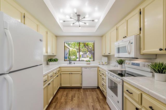 4942 Red Creek Drive, San Jose CA: https://media.crmls.org/mediaz/12985cbc-deb4-4e0e-9d2a-c50f15781c46.jpg