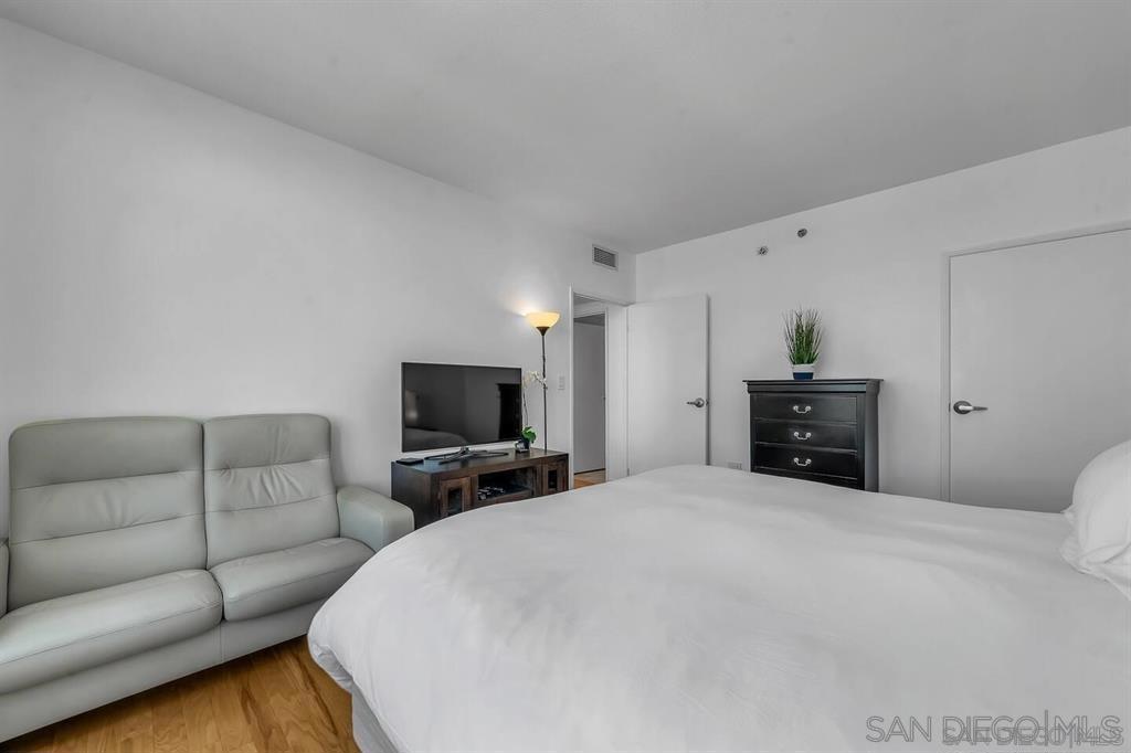 425 W Beech St - photo 19