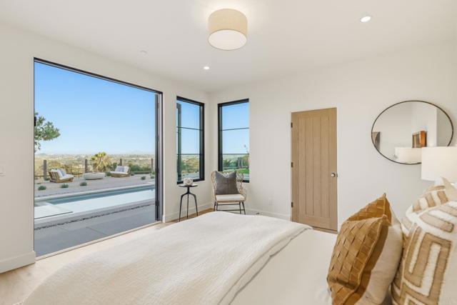 Detail Gallery Image 33 of 72 For 8341 La Jolla Scenic Dr, La Jolla,  CA 92037 - 5 Beds | 5/1 Baths