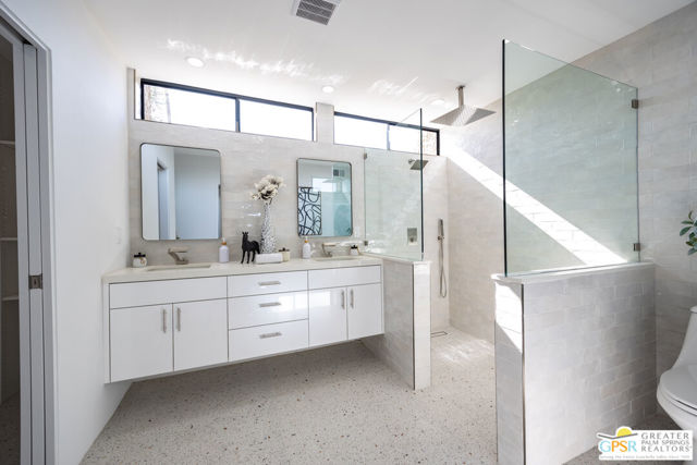 833 N Calle De Flora Vista, Palm Springs CA: https://media.crmls.org/mediaz/12999c60-fb5a-4ee2-b407-3c9713954f97.jpg