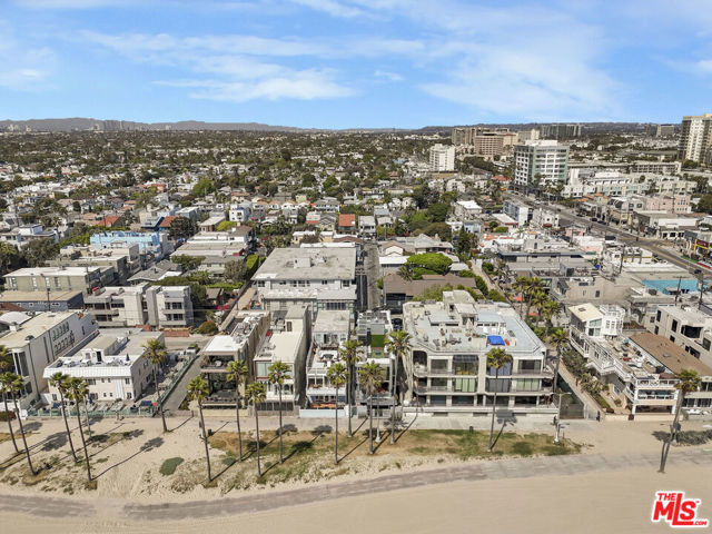 2911 Ocean Front Walk, Venice CA: https://media.crmls.org/mediaz/129a2591-aaf6-4b60-a117-25d20d909ace.jpg