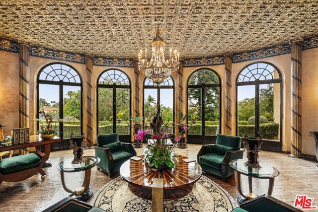 4320 Cedarhurst Circle, Los Angeles CA: https://media.crmls.org/mediaz/129ae0cf-1d14-4669-a146-53989f303e52.jpg