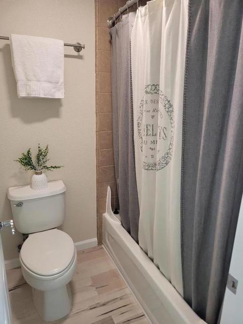 4171 Clarinbridge Circle, Dublin CA: https://media.crmls.org/mediaz/129b7f95-72d2-4edb-8874-961862b971a8.jpg