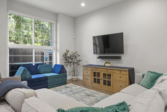 Detail Gallery Image 9 of 43 For 3236 Royal Oaks Dr #5,  Thousand Oaks,  CA 91362 - 3 Beds | 2/1 Baths