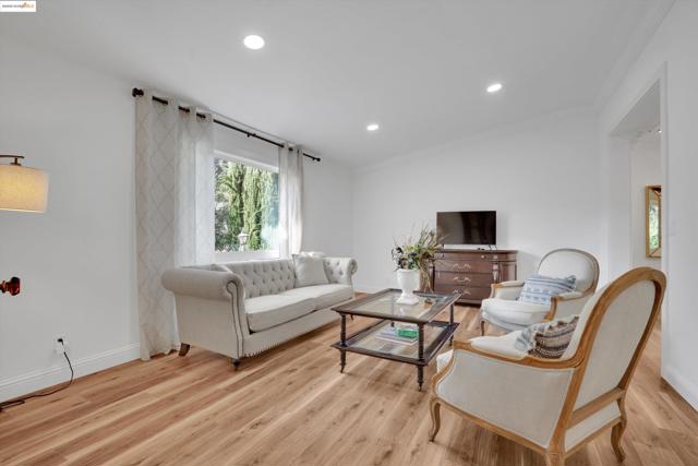 17 Pomo Ct, Napa CA: https://media.crmls.org/mediaz/129c17e2-9251-4565-9117-30ae20c2d181.jpg