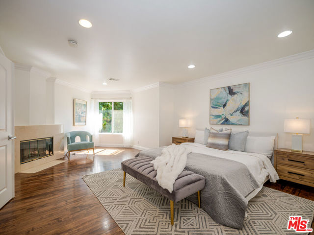 5417 Allott Avenue, Sherman Oaks CA: https://media.crmls.org/mediaz/129c2d57-d4a5-4b1b-80cd-926daa59be3f.jpg