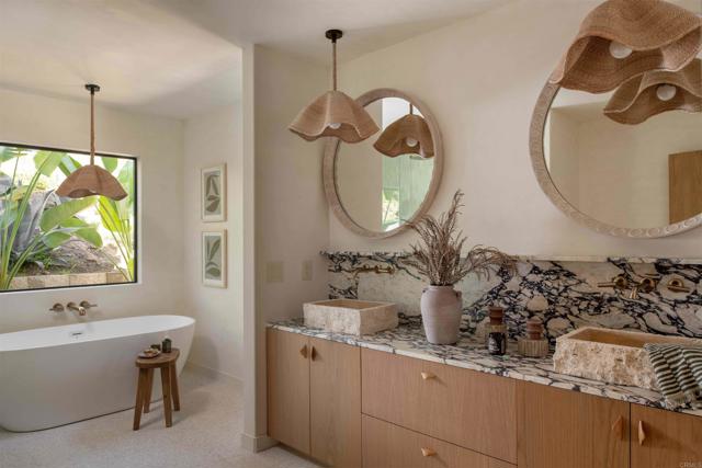 Detail Gallery Image 20 of 56 For 14847 Vista Del Oceano, Del Mar,  CA 92014 - 5 Beds | 4 Baths