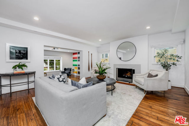 755 31st Street, Manhattan Beach CA: https://media.crmls.org/mediaz/129c49b5-ed09-49a8-9174-1e7c932d98b9.jpg
