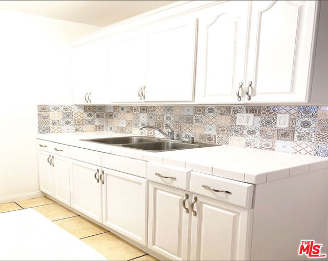 4171 W 4th Street, Los Angeles CA: https://media.crmls.org/mediaz/129c51e7-6cb6-49aa-9156-99f42c42140c.jpg